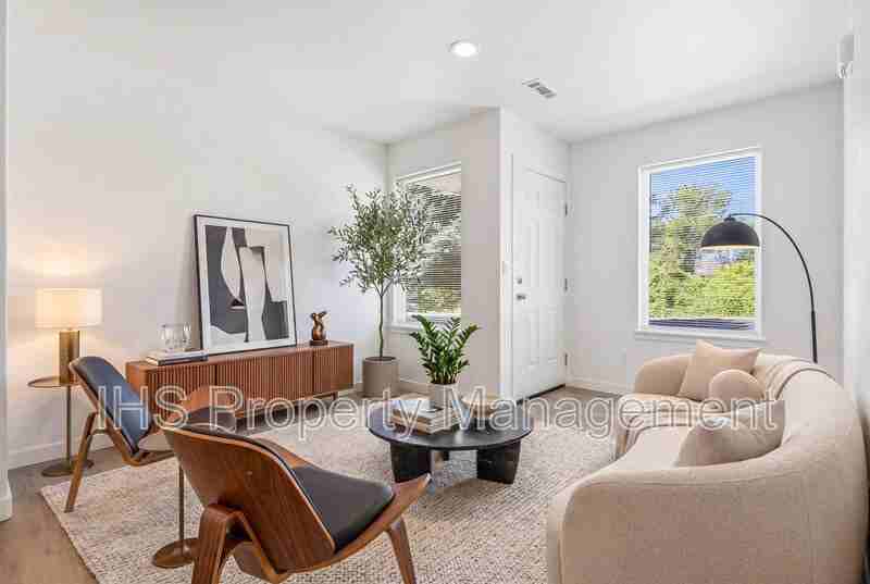 714 W 13th St #A - Photo 3 of 20
