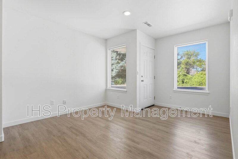 714 W 13th St #A - Photo 6 of 20