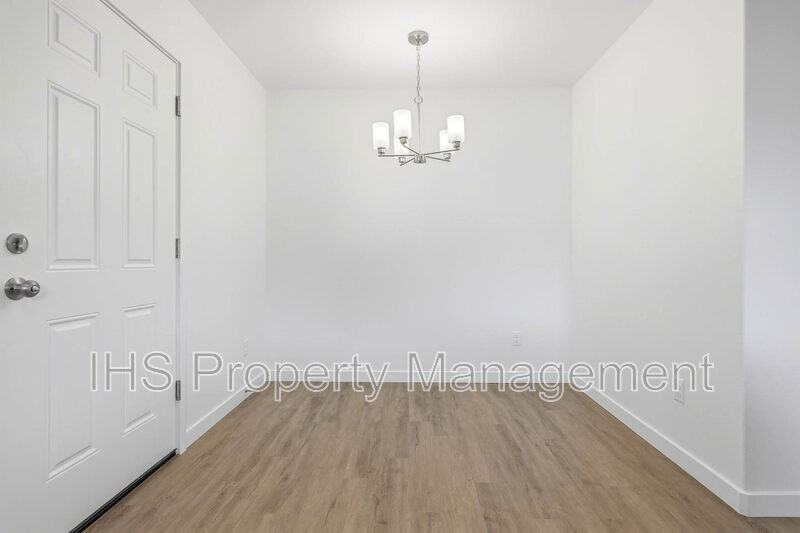 714 W 13th St #A - Photo 7 of 20