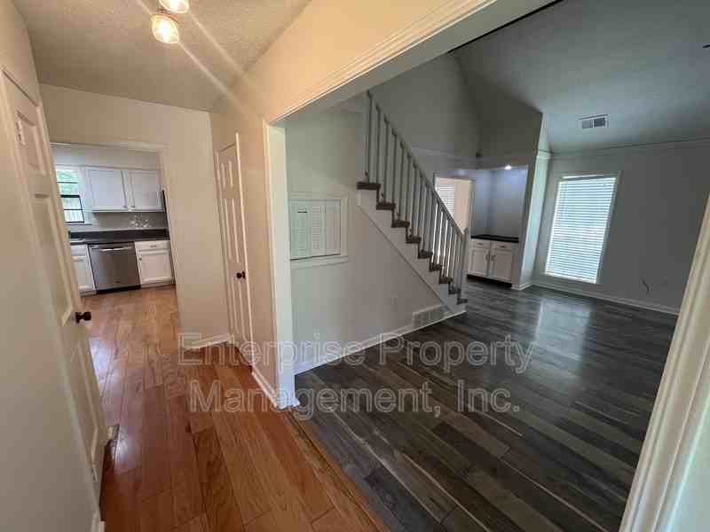 9161 Gainsborough Dr - Photo 4 of 25