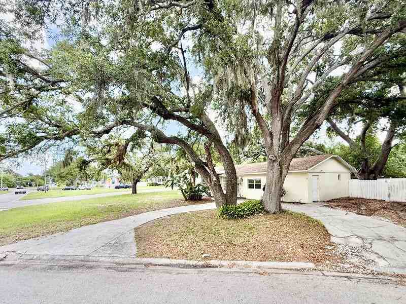 4912 23rd Ave N - Photo 3 of 50