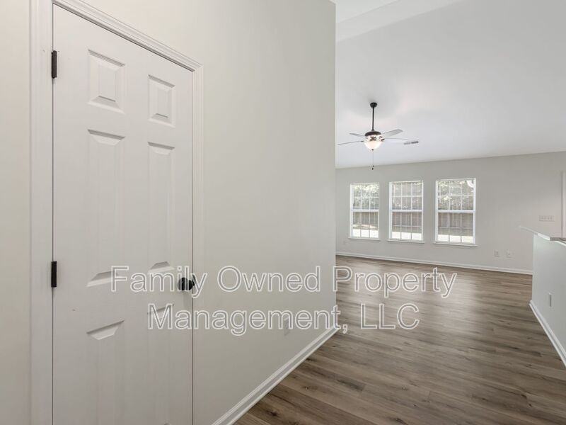 5208 Copley Cir - Photo 4 of 33