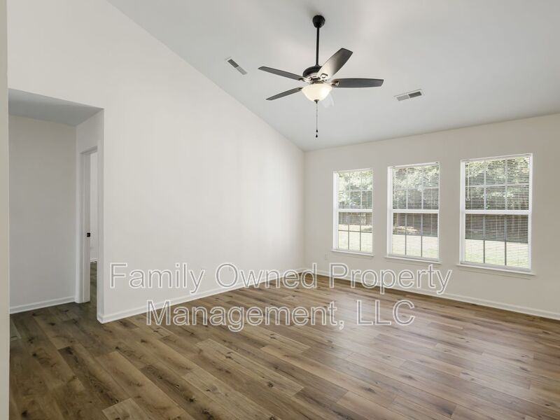 5208 Copley Cir - Photo 6 of 33