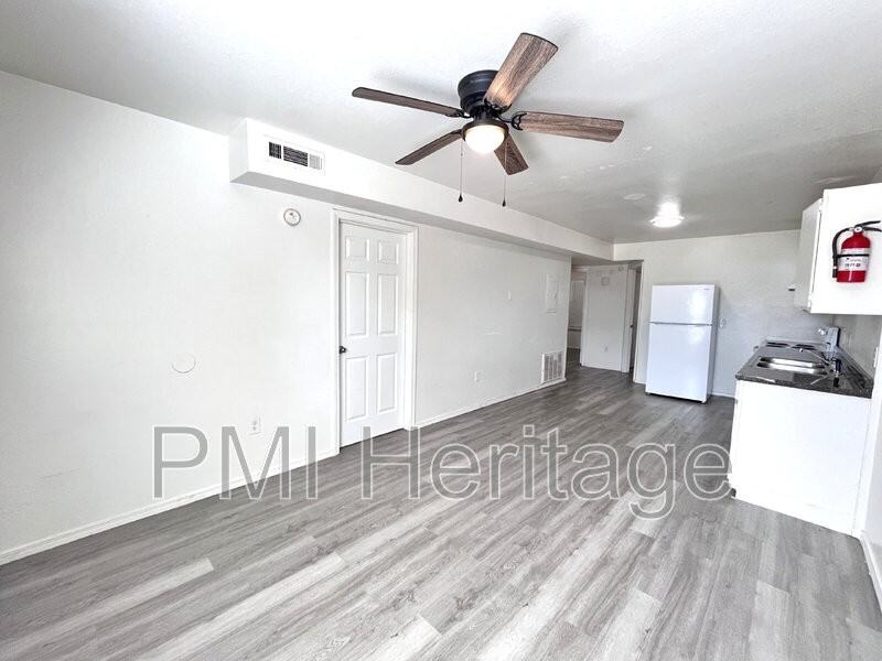 606 Virginia St #102 - Photo 3 of 17