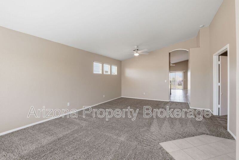 8118 N 112th Ave - Photo 5 of 28