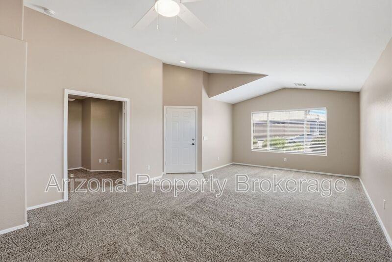 8118 N 112th Ave - Photo 6 of 28