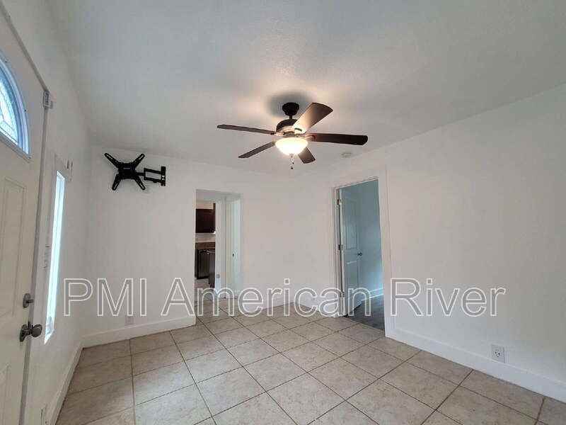 3116 40th St #B - Photo 3 of 14