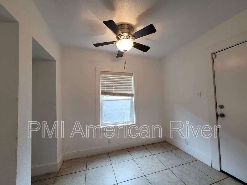 3116 40th St #B - Photo 4 of 14