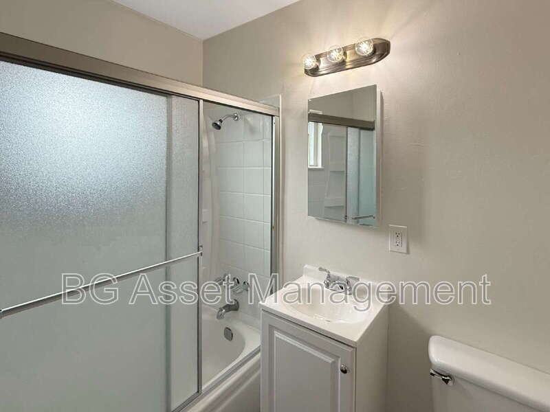 1865 Powell St #2 - Photo 3 of 12