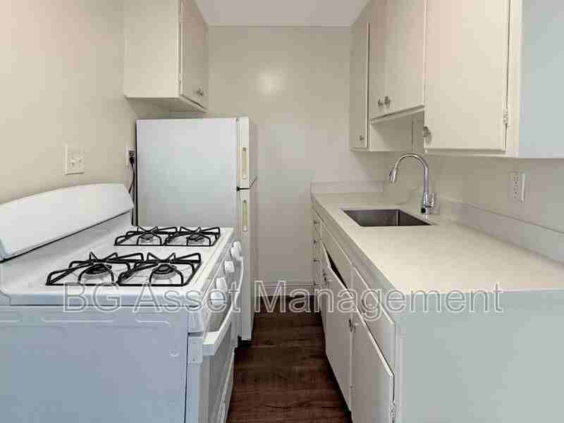 1865 Powell St #2 - Photo 4 of 12
