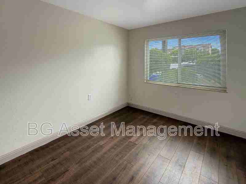 1865 Powell St #2 - Photo 5 of 12
