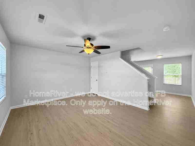 228 Hollybrook Ct - Photo 4 of 21