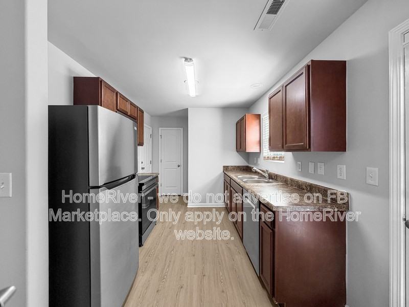 228 Hollybrook Ct - Photo 6 of 21