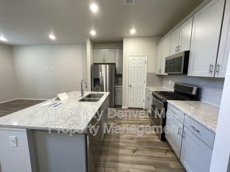 6089 N Liverpool St - Photo 2 of 21