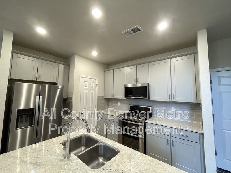 6089 N Liverpool St - Photo 3 of 21