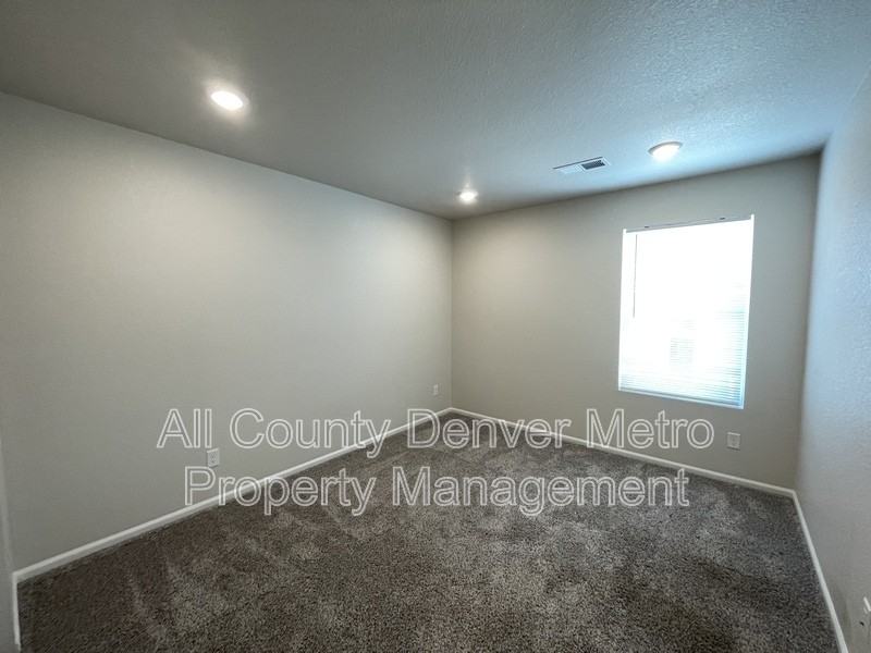 6089 N Liverpool St - Photo 4 of 21