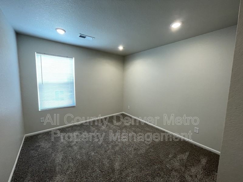 6089 N Liverpool St - Photo 6 of 21