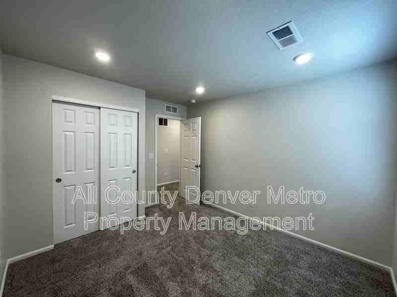 6089 N Liverpool St - Photo 7 of 21