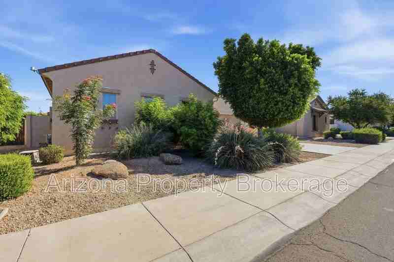 16192 W Berkeley Rd - Photo 4 of 41