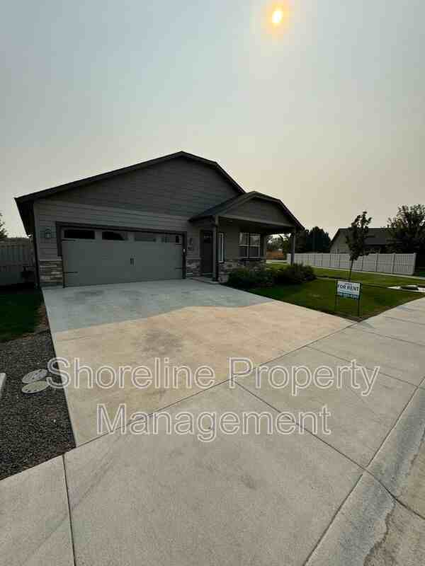 511 Diamond Lake St