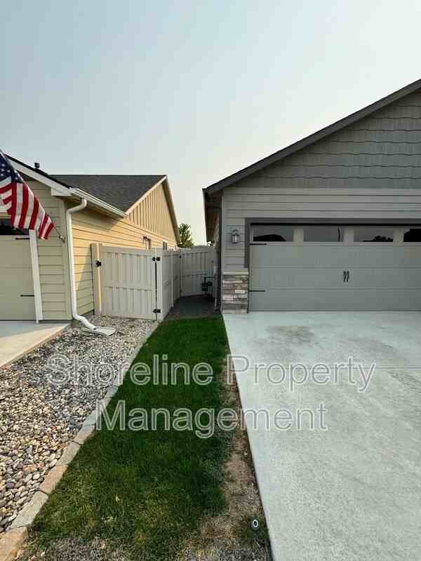 511 Diamond Lake St - Photo 4 of 50