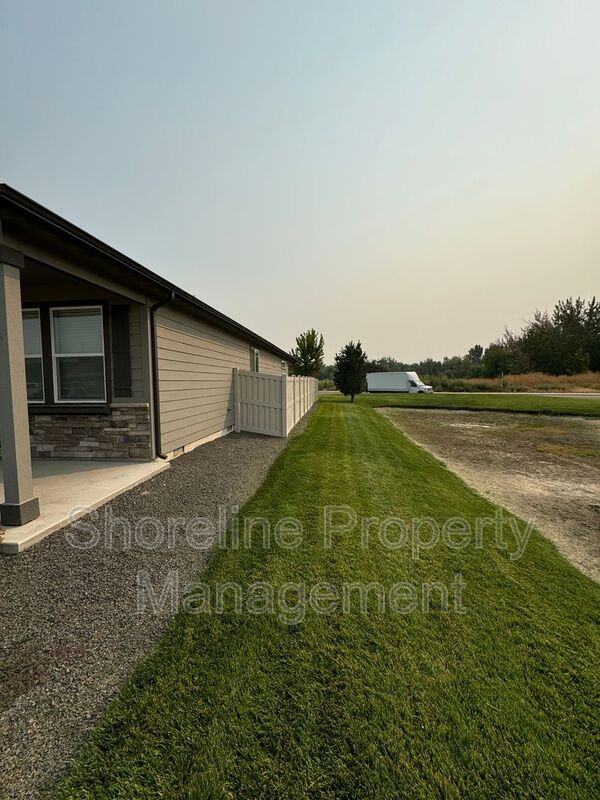 511 Diamond Lake St - Photo 5 of 50