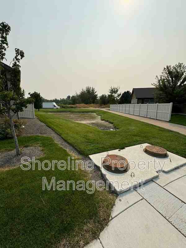 511 Diamond Lake St - Photo 7 of 50