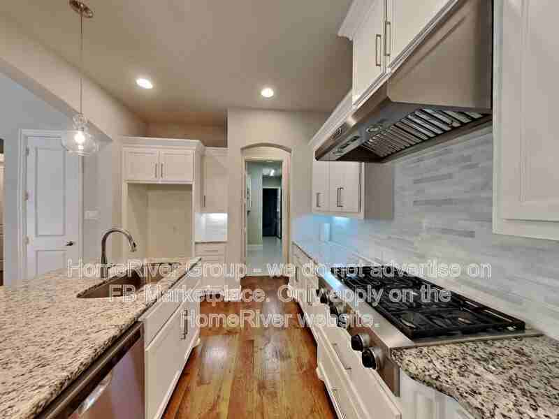 729 Royal Minister Blvd - Photo 2 of 28