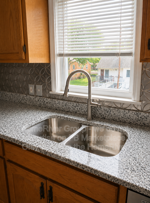 4325 Gladstone Blvd - Photo 4 of 10