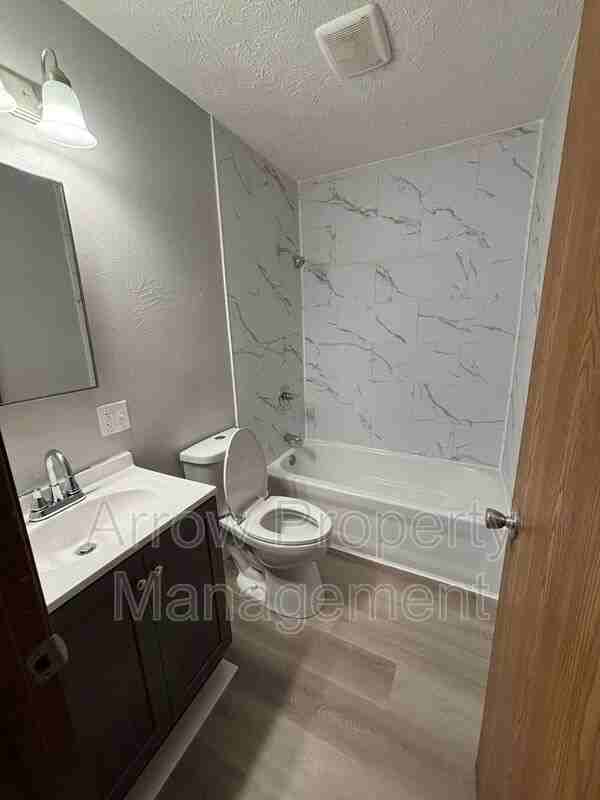 2481 E Pkwy #6 - Photo 6 of 8