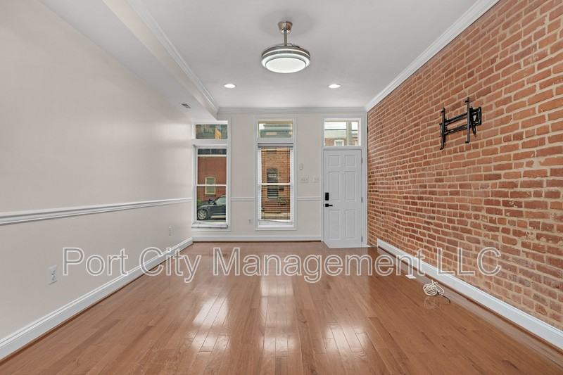2 W Clement St - Photo 4 of 21