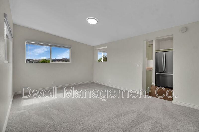 8841 Almond Rd - Photo 3 of 32