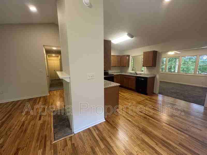 1029 Surmont Ct - Photo 4 of 22