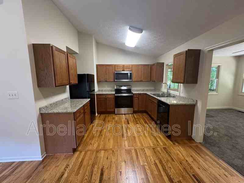 1029 Surmont Ct - Photo 5 of 22