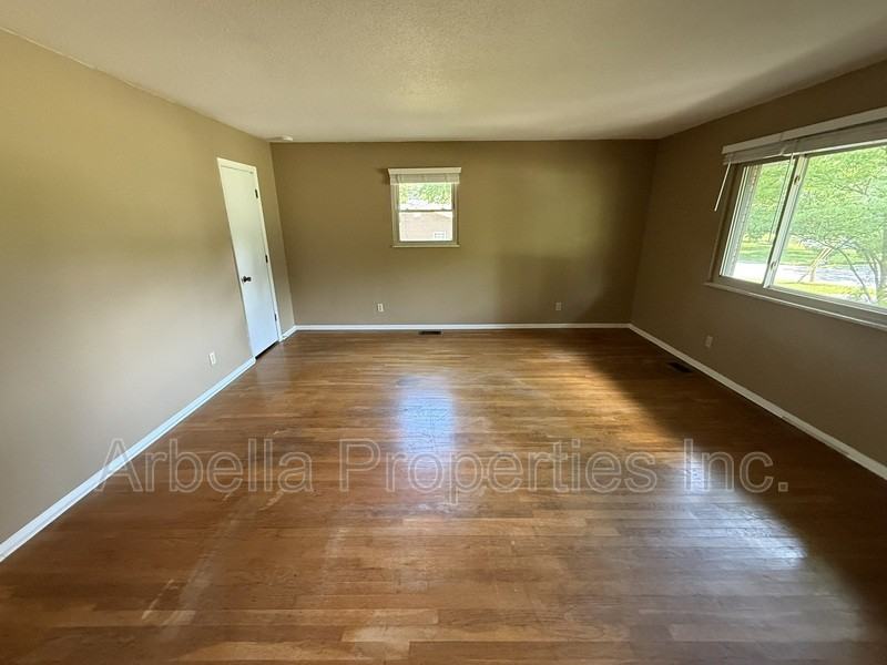 2708 Granbrook Dr - Photo 4 of 20