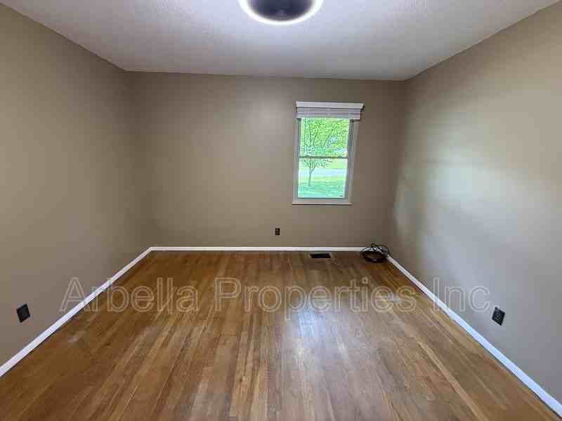 2708 Granbrook Dr - Photo 7 of 20
