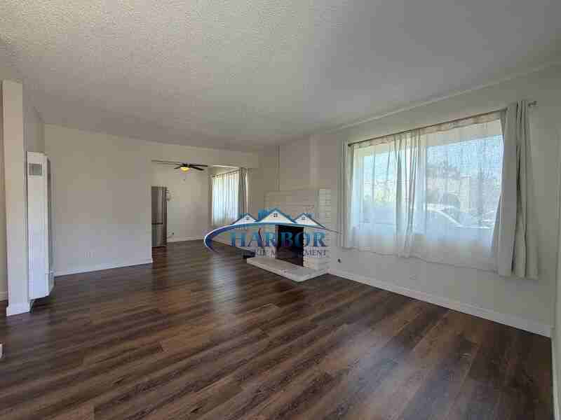 577 W 4th St - Photo 2 of 8