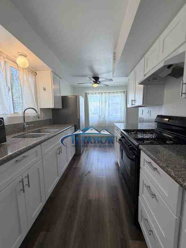 577 W 4th St - Photo 5 of 8