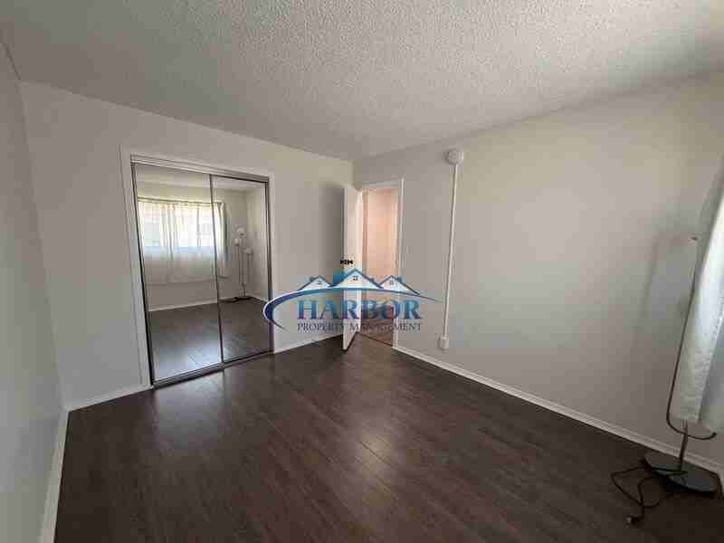 577 W 4th St - Photo 6 of 8