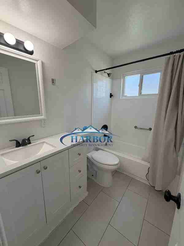 577 W 4th St - Photo 7 of 8