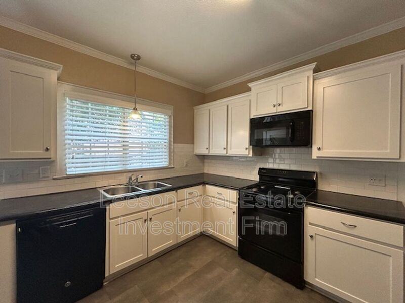 810 Rutherford St #A - Photo 6 of 12