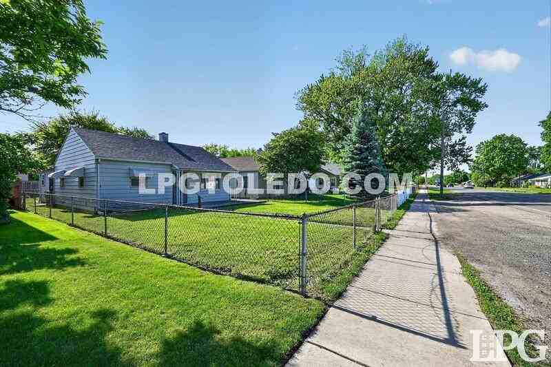 5207 Bennett Rd - Photo 2 of 31