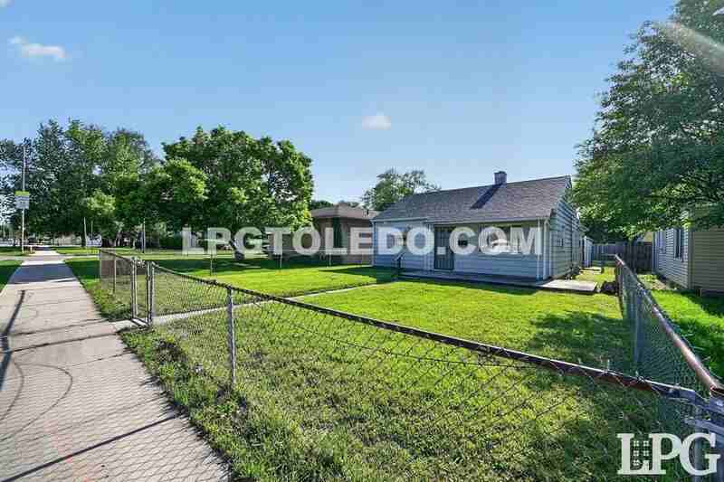 5207 Bennett Rd - Photo 3 of 31