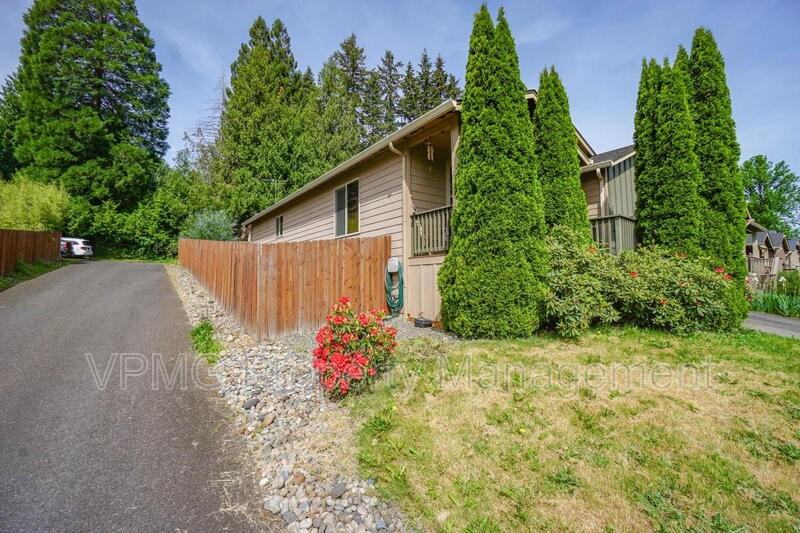 8814 Ne 82nd Ave - Photo 4 of 27
