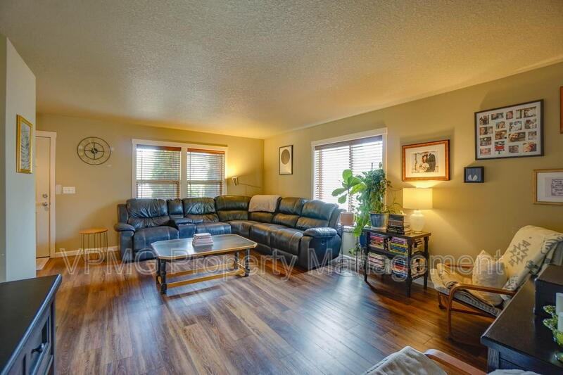 8814 Ne 82nd Ave - Photo 6 of 27