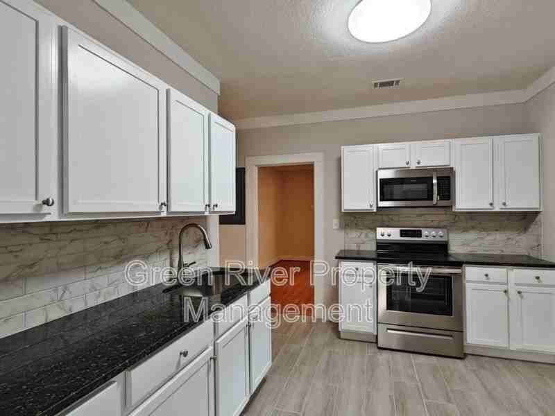 643 Linwood Ave - Photo 3 of 8