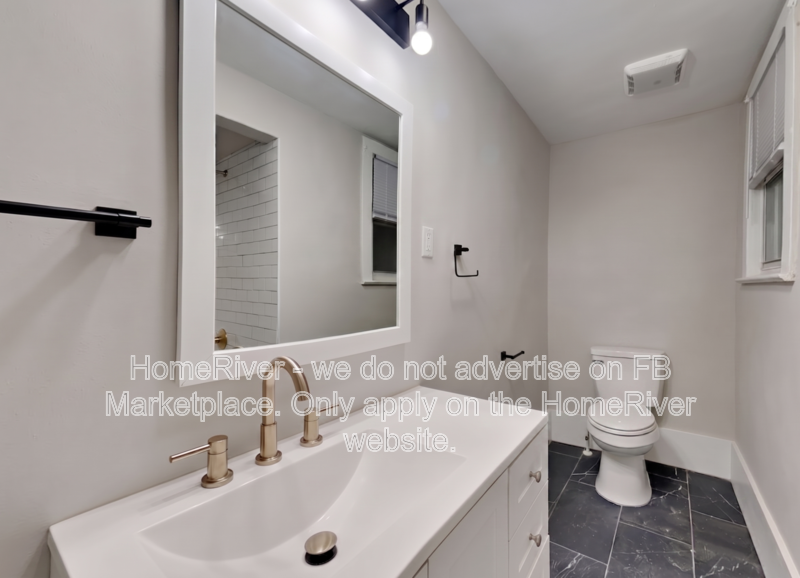 720 E 3rd St - Photo 4 of 14