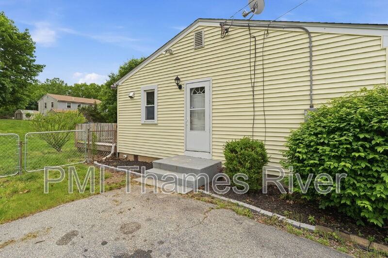 98 Oslo St - Photo 4 of 45