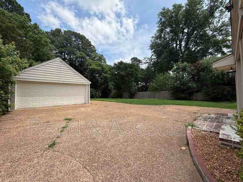 2520 Moore Rd - Photo 3 of 15