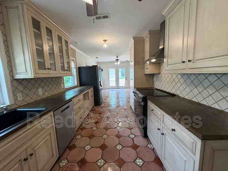 2520 Moore Rd - Photo 7 of 15